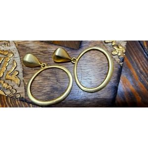 Earrings mate golden colour